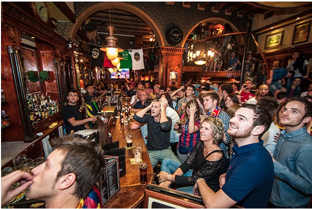 Irish pub football matches Barcelona